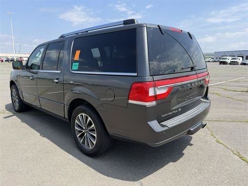 Used 2017 Lincoln Navigator L Select AWD/4WD image 9