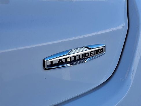 Used 2024 Jeep Compass Latitude image 19