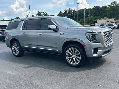 Used 2024 GMC Yukon XL Denali w/ Advanced Technology Package AWD/4WD image 4
