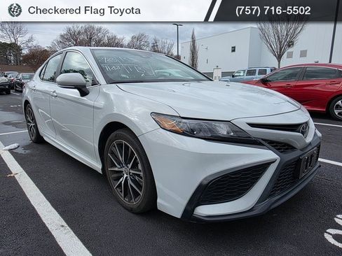 Used 2023 Toyota Camry SE w/ Cold Weather Package image 3