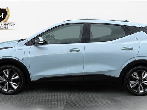 Used 2023 Chevrolet Bolt EUV LT w/ Convenience Package FWD image 2