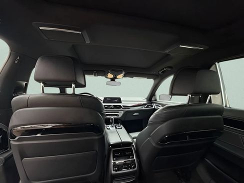 Used 2018 BMW 740i image 22