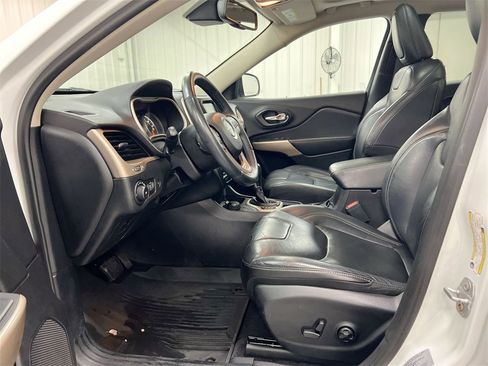 Used 2017 Jeep Cherokee Limited w/ Luxury Group image 19