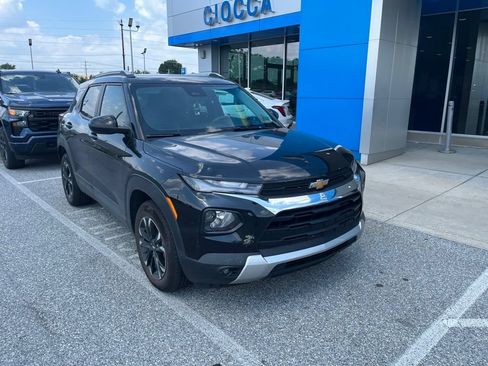 Used 2023 Chevrolet TrailBlazer LT FWD image 2