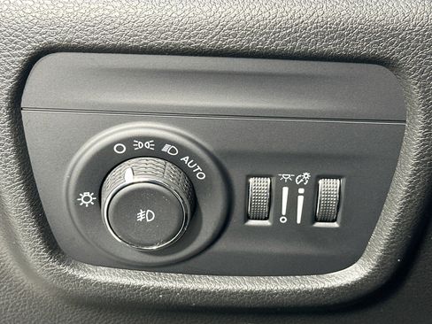 Used 2022 Jeep Grand Cherokee Limited image 10