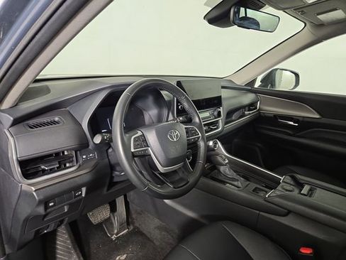 Used 2025 Toyota Grand Highlander FWD image 14