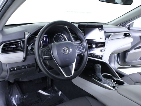 Used 2022 Toyota Camry LE image 17