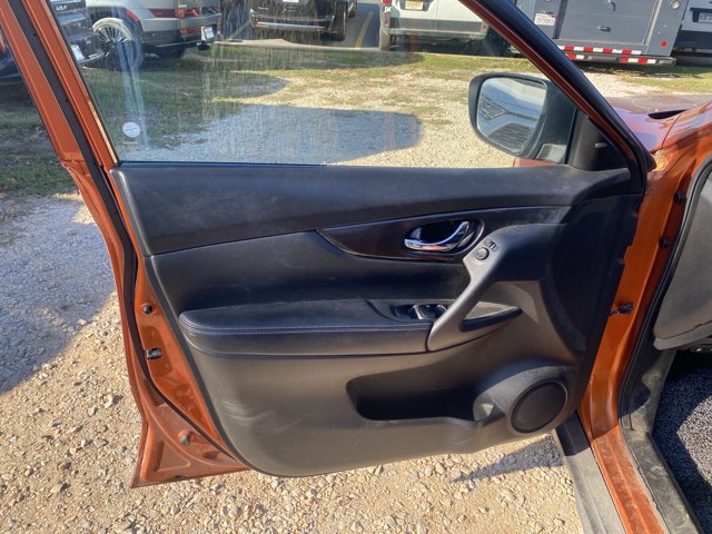 Used 2017 Nissan Rogue SV AWD/4WD image 13