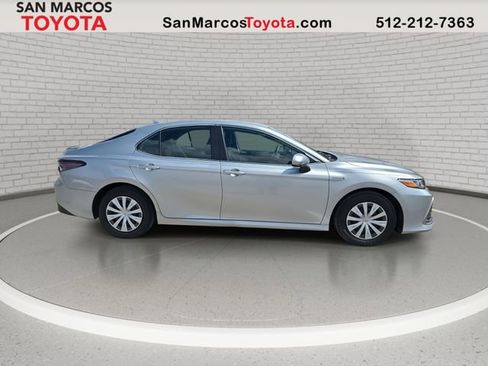 Used 2021 Toyota Camry LE image 4