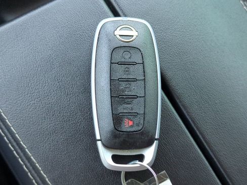 Certified 2024 Nissan Rogue SV FWD image 33