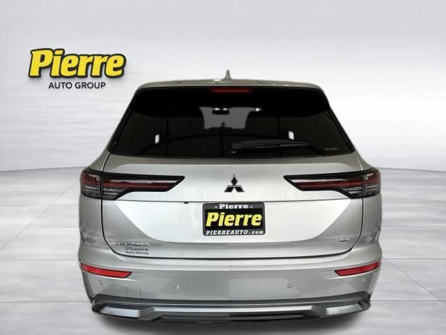 Used 2025 Mitsubishi Outlander SE AWD/4WD image 3