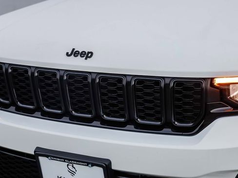 New 2025 Jeep Grand Cherokee Altitude image 6