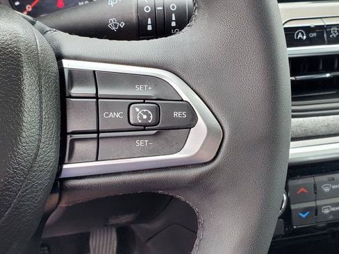Used 2023 Jeep Compass Latitude AWD/4WD image 13