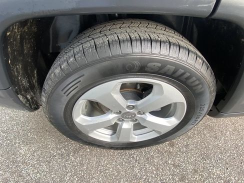 Used 2019 Jeep Compass Latitude w/ Popular Equipment Group FWD image 22