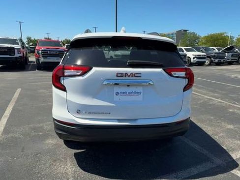 Used 2023 GMC Terrain SLE w/ Driver Convenience Package FWD image 7