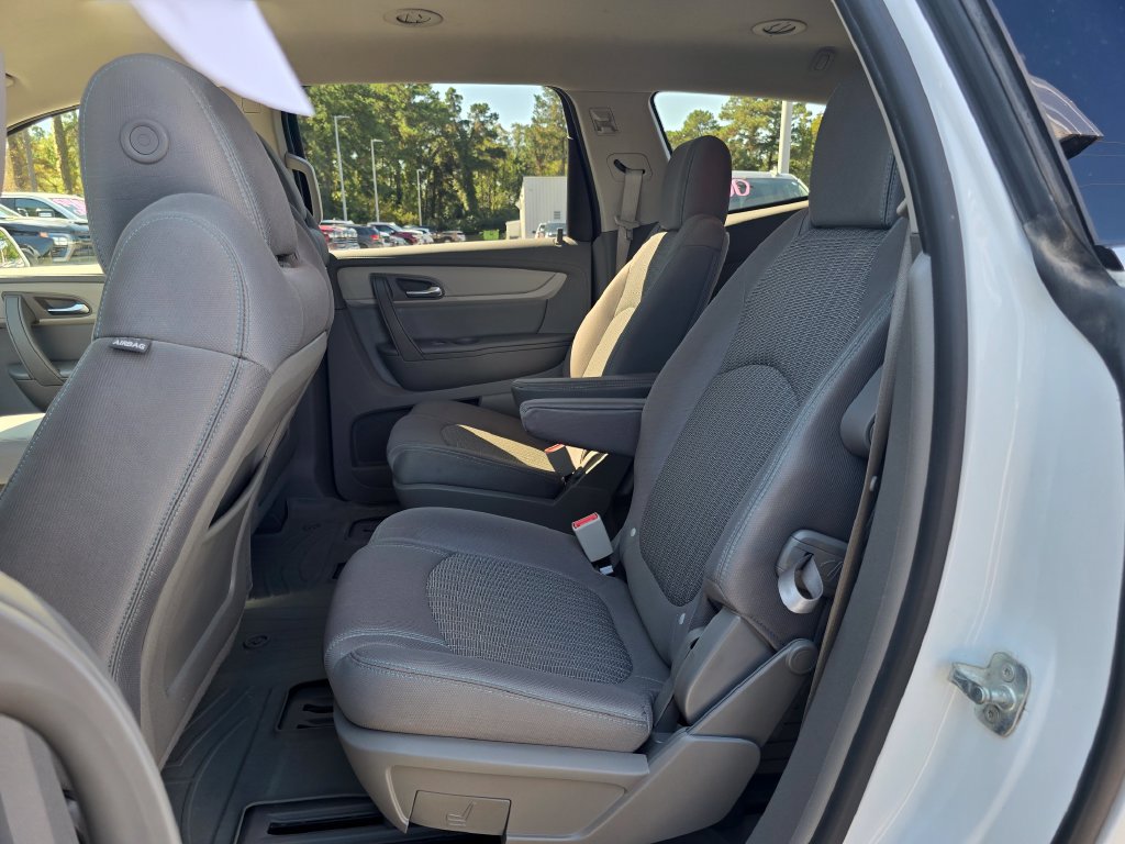 Used 2017 Chevrolet Traverse LT w/ Style and Technology Package FWD image 25