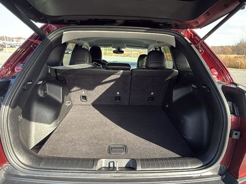 Used 2019 Jeep Cherokee Latitude Plus w/ Comfort/Convenience Group image 21