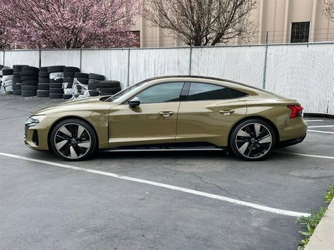 Used 2024 Audi e-tron GT Prestige w/ Prestige Package image 4