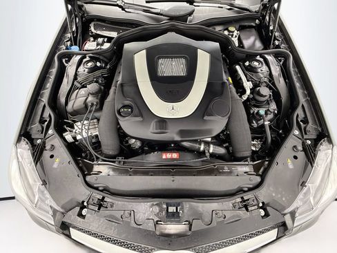 Used 2011 Mercedes-Benz SL 550 image 31