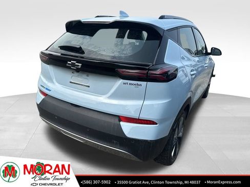 Used 2023 Chevrolet Bolt EUV LT w/ Convenience Package FWD image 4