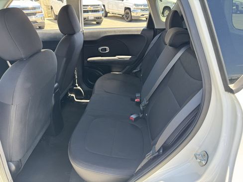 Used 2016 Kia Soul FWD image 17