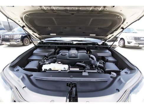 Used 2023 Lexus LX 600 F Sport w/ Accessory Package (Z1) AWD/4WD image 32