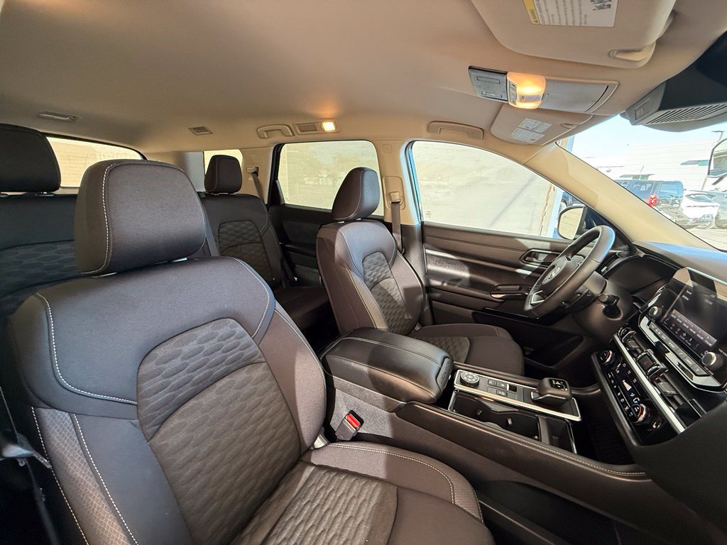 Used 2024 Nissan Pathfinder SV AWD/4WD image 15