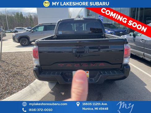 Used 2020 Toyota Tacoma TRD Sport w/ TRD Premium Sport Package AWD/4WD image 8