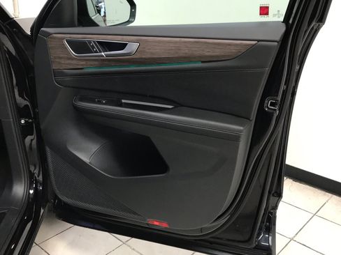 Used 2025 Volkswagen Atlas SEL AWD/4WD image 17