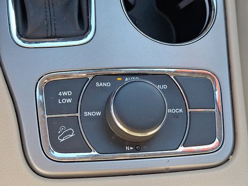 Used 2020 Jeep Grand Cherokee Limited AWD/4WD image 26