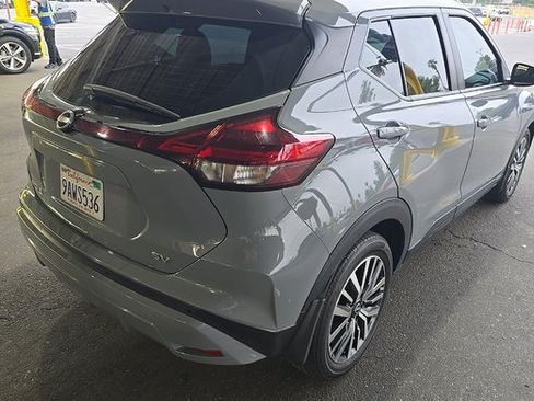 Used 2022 Nissan Kicks SV FWD image 3