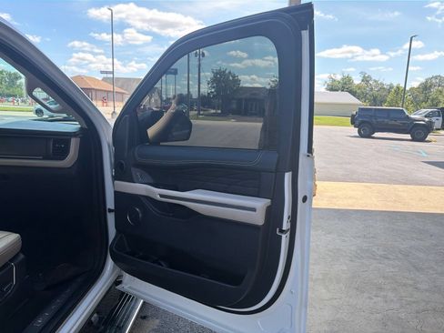 Used 2024 Ford Expedition Platinum AWD/4WD image 9
