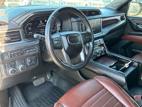 Used 2023 GMC Yukon XL Denali Ultimate image 11