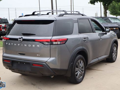 Used 2024 Nissan Pathfinder SV FWD image 3