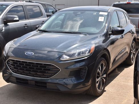 Used 2022 Ford Escape SE w/ SE Sport Appearance Package image 2