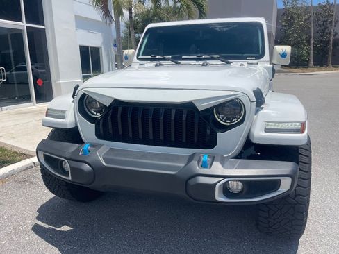 Used 2023 Jeep Wrangler Unlimited Sahara AWD/4WD image 27