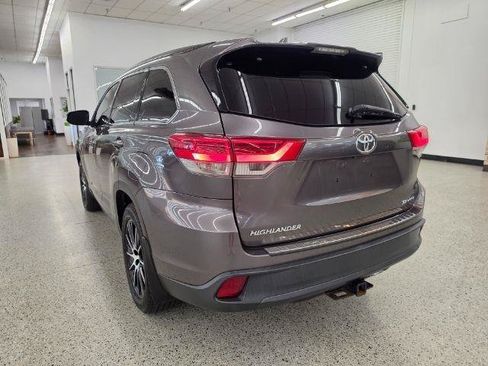 Used 2017 Toyota Highlander SE AWD/4WD image 6