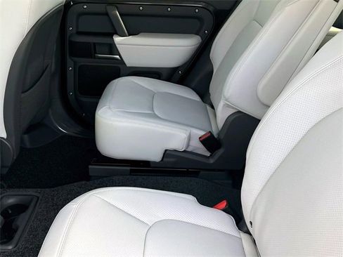 New 2025 Land Rover Defender 130 X-Dynamic SE image 12