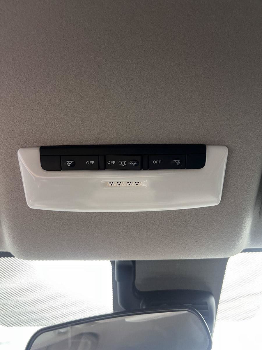 Used 2020 Nissan Versa SV FWD image 24