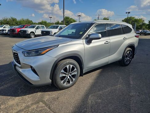 Used 2022 Toyota Highlander XLE image 5