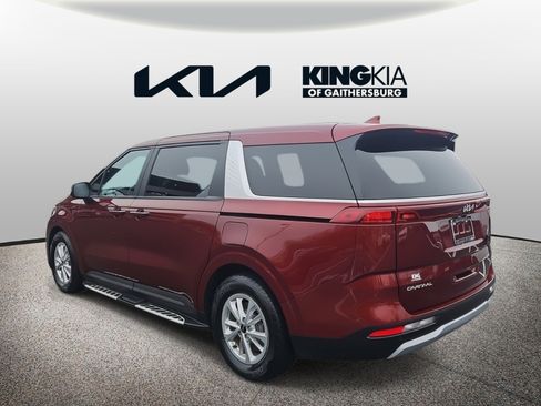Used 2023 Kia Carnival LX image 6