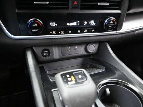 Used 2025 Nissan Rogue SV AWD/4WD image 43