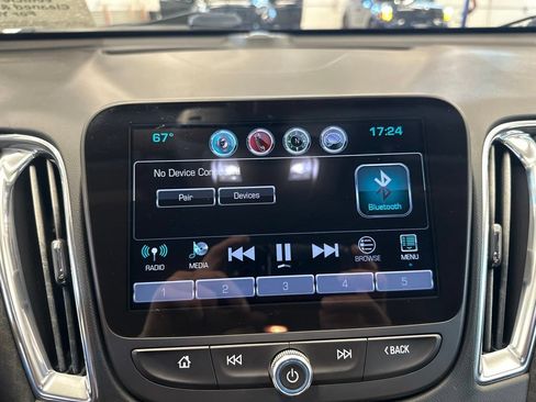 Used 2017 Chevrolet Malibu LT FWD image 12