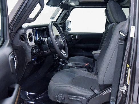 Used 2025 Jeep Wrangler Unlimited Sahara AWD/4WD image 13