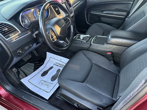 Used 2018 Chrysler 300 Touring w/ Sport Appearance Package image 13