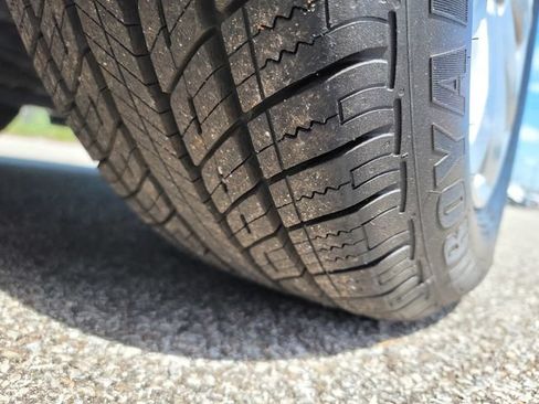 Used 2020 Buick Envision Essence FWD image 18