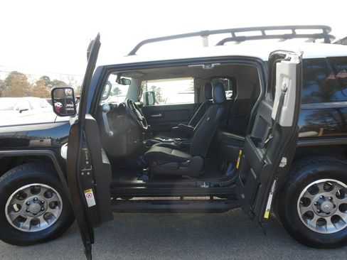 Used 2012 Toyota FJ Cruiser 4WD image 28