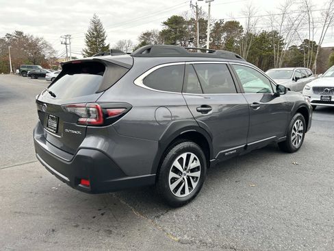 Used 2023 Subaru Outback Premium image 3