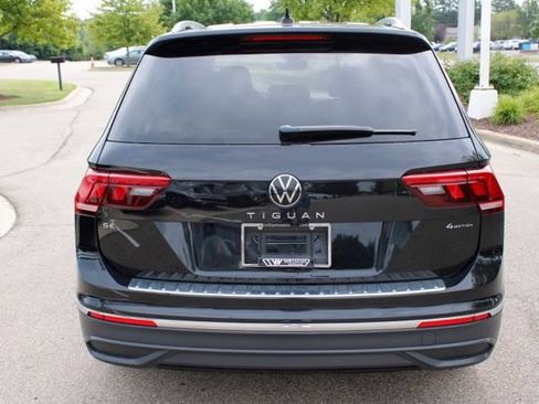 Used 2023 Volkswagen Tiguan SE w/ Panoramic Sunroof Package AWD/4WD image 4