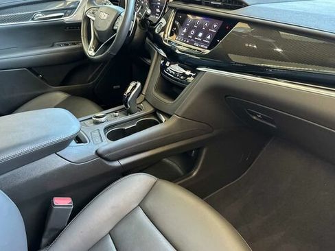 Certified 2024 Cadillac XT6 Sport w/ Technology Package AWD/4WD image 17